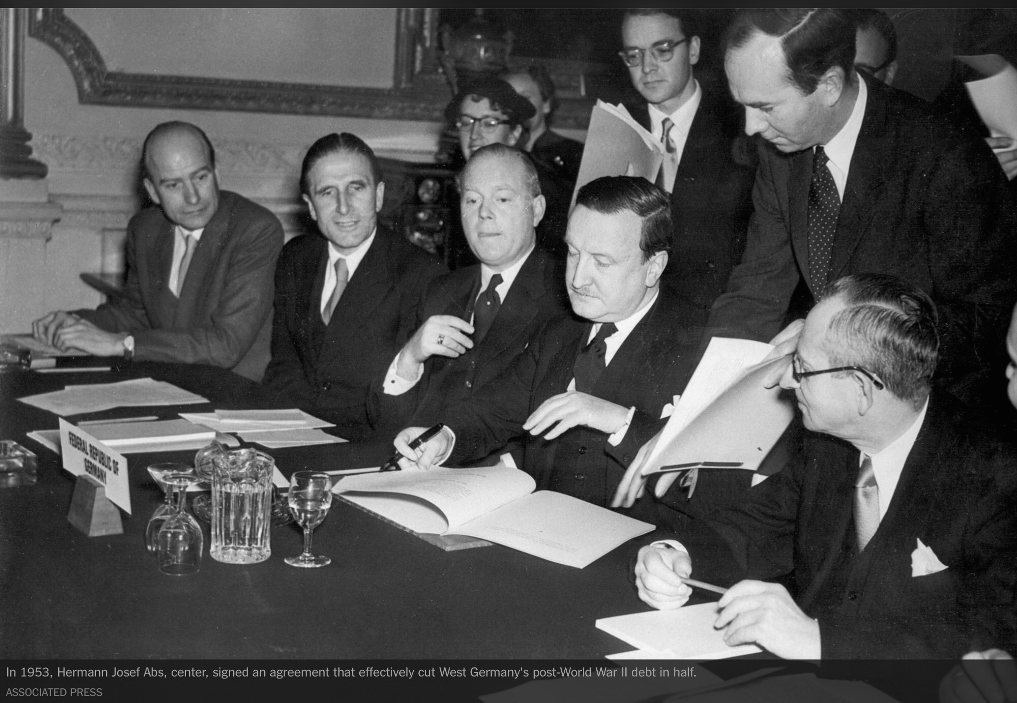 Im Jahre 1953 wurden Deutschland Milliarden an Verbindlichkeiten